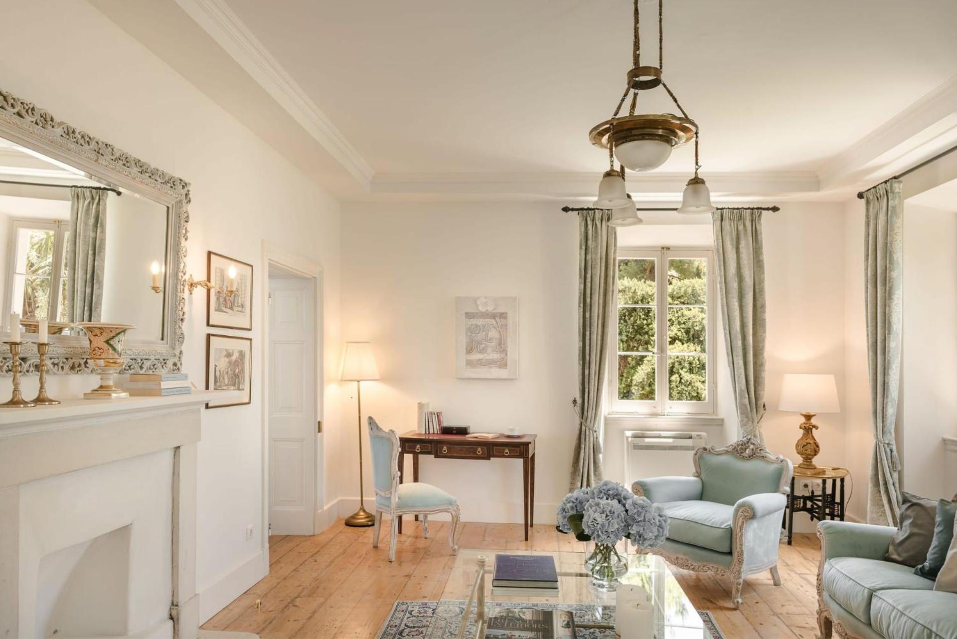Villa Magnificent Seafront Corfu - 5 En-suite Bedrooms -the Durrells House | Historic Elegance & Modern Luxuries - Direct Access & Private Heated Pool *