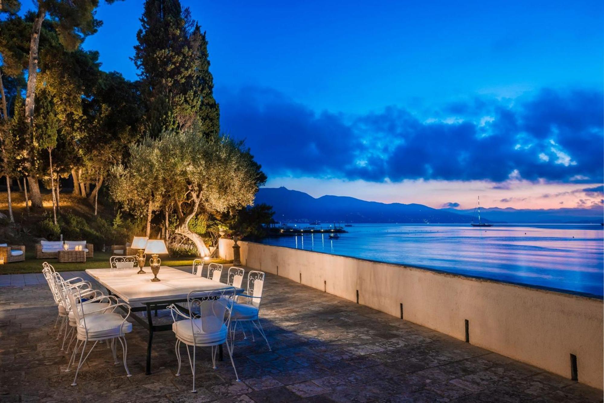 Magnificent Seafront Corfu - 5 En-suite Bedrooms -the Durrells House | Historic Elegance & Modern Luxuries - Direct Access & Private Heated Pool * Kontokali